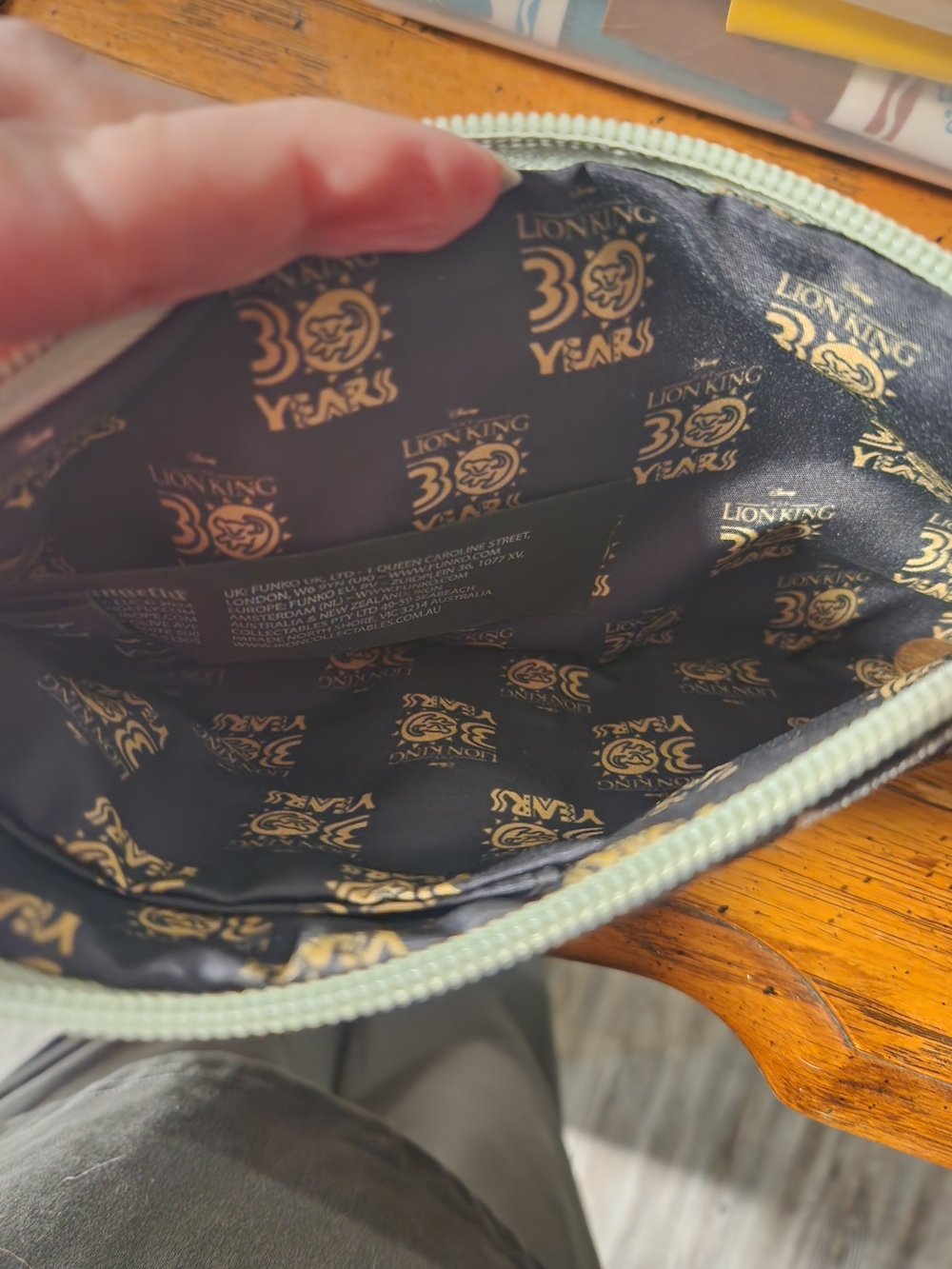 Loungefly Lion King 30th Anniversary Wristlet Wallet - Multi Green - Picture 3 of 3